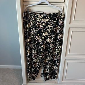 Jessica Simpson black with floral ankle pants, size XXL